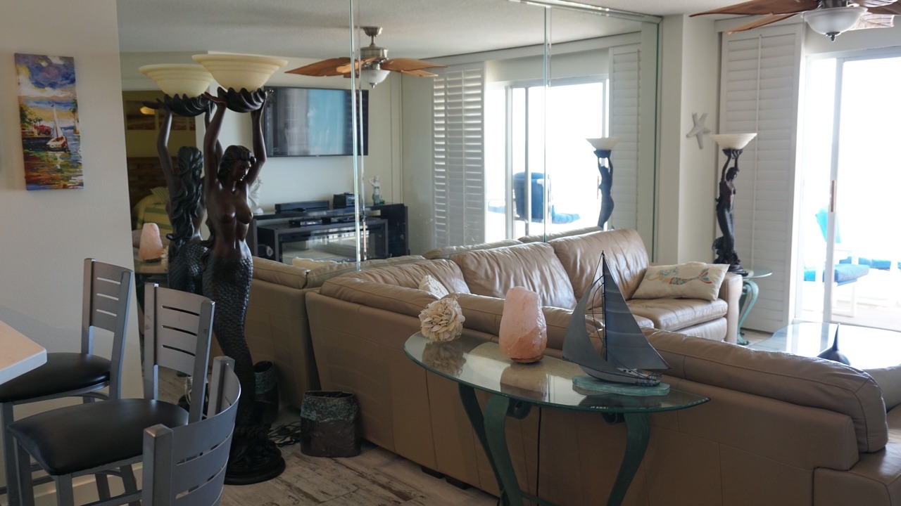 Photo of Livingroom in Seawinds Condo