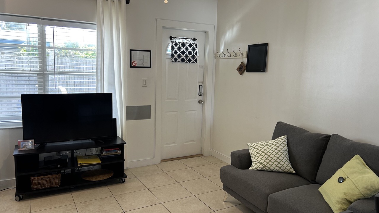 Photo of Livingroom in Lauderdale Beach
