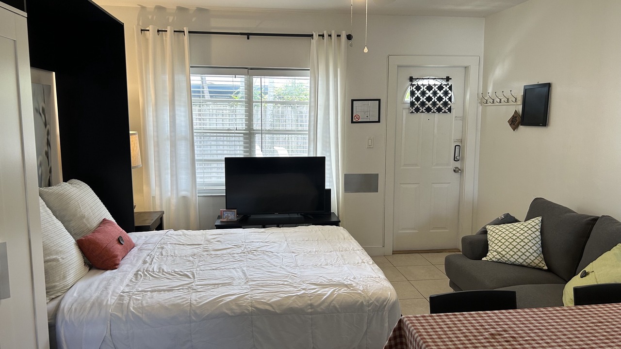 Photo of Bedroom in Lauderdale Beach