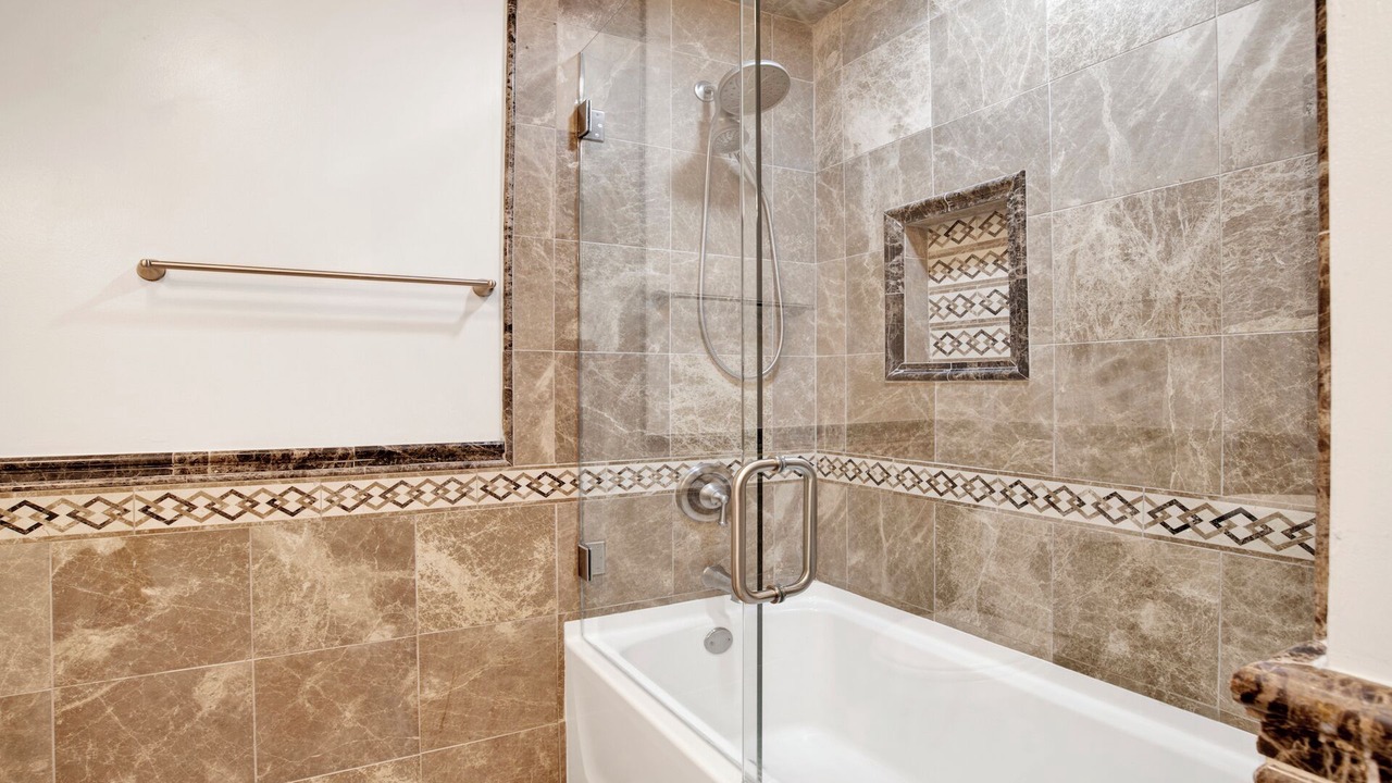 Photo of Bathroom in Orange Beach East