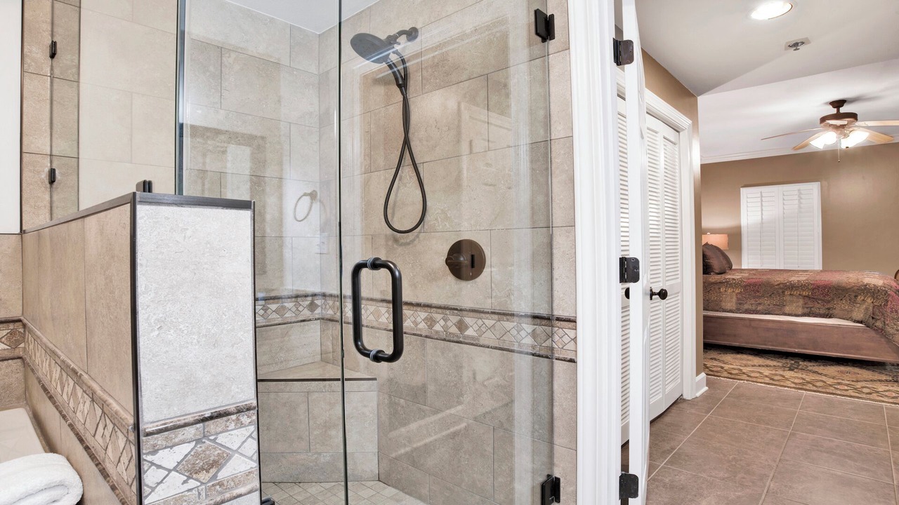 Photo of Bathroom in Orange Beach East