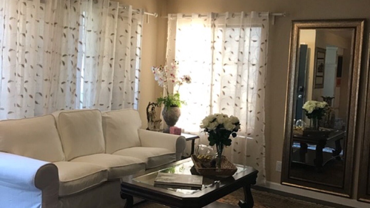 Photo of Livingroom in Orange