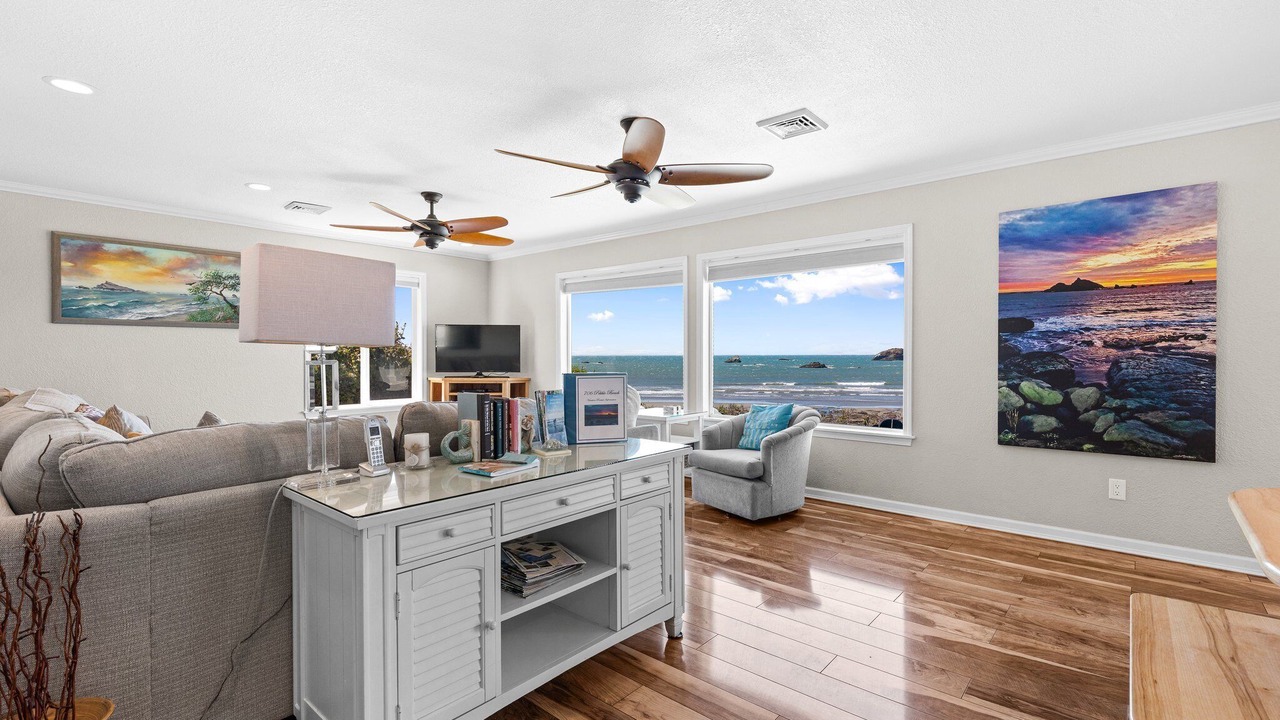 Photo of Livingroom in Crescent City North