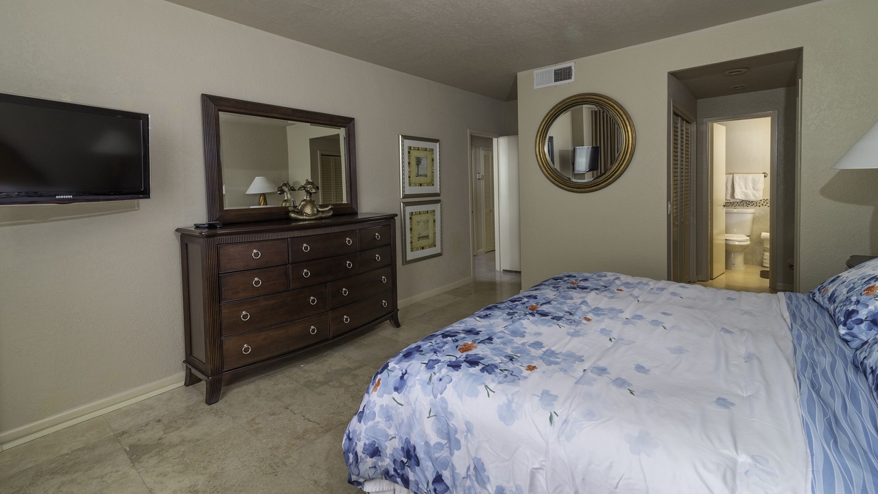 Photo of Bedroom in Hollywood South Central Beach