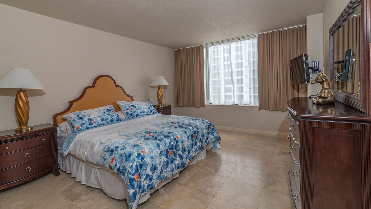 Photo of Bedroom in Hollywood South Central Beach
