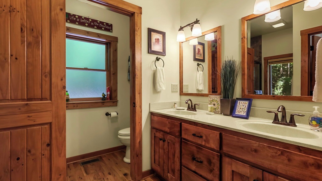 Photo of Bathroom in Buck Mountain