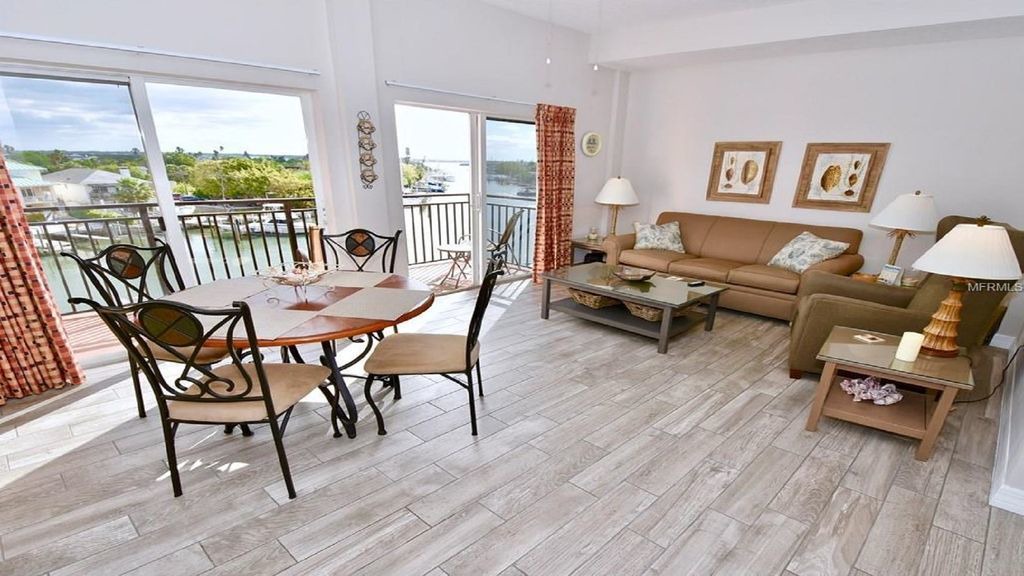 Photo of Livingroom in Madeira Beach
