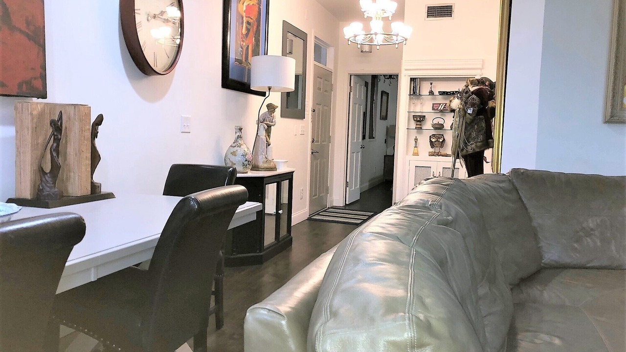 Photo of Livingroom in Central Business District