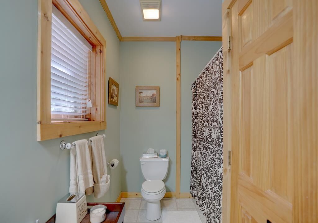 Photo of Bathroom in Seven Devils
