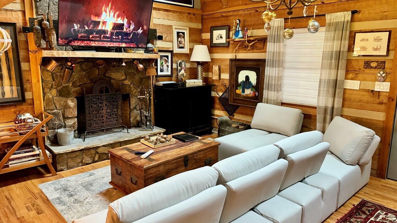 Photo of Livingroom in Seven Devils