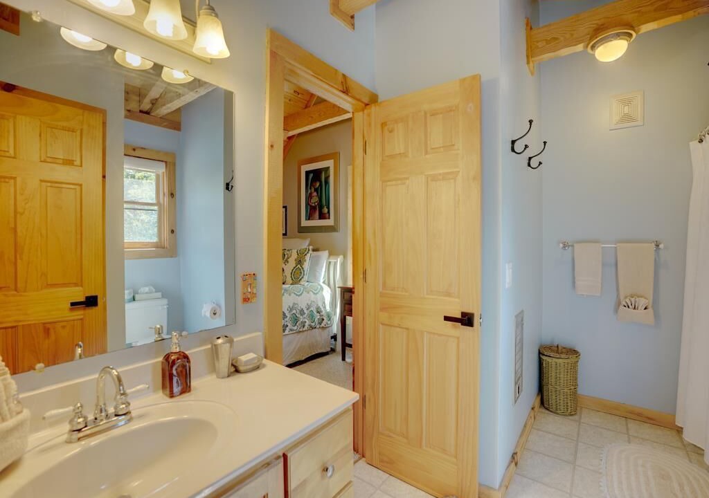 Photo of Bathroom in Seven Devils