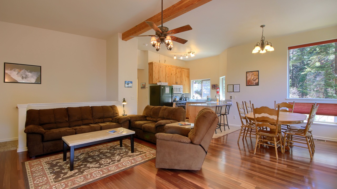 Photo of Livingroom in Yosemite West