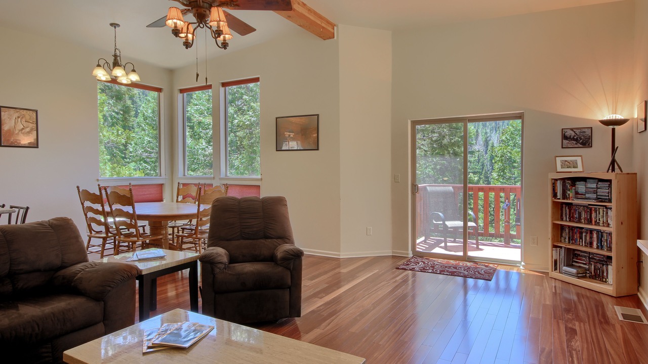 Photo of Livingroom in Yosemite West
