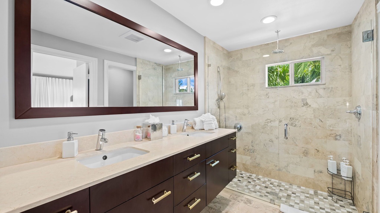 Photo of Bathroom in Lauderdale Beach