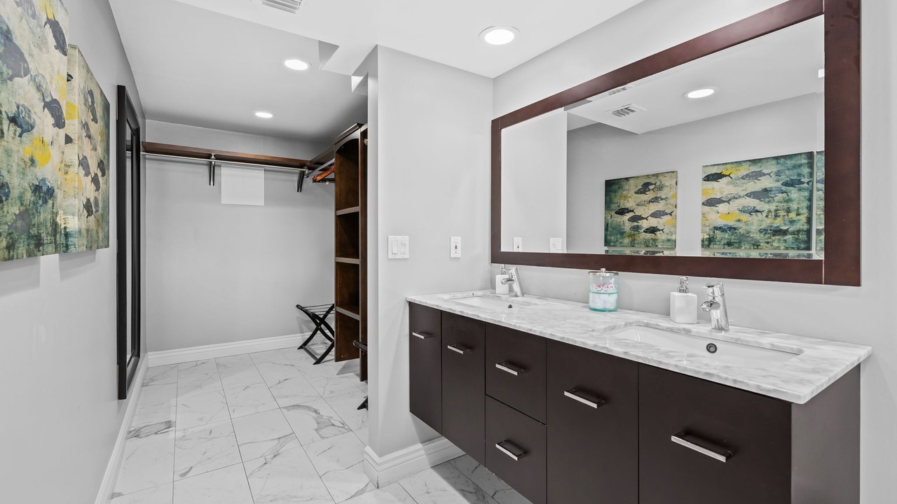Photo of Bathroom in Lauderdale Beach