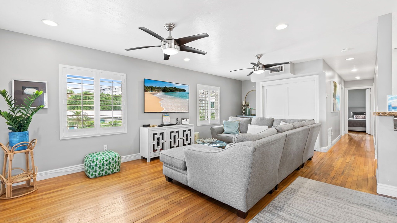 Photo of Livingroom in Lauderdale Beach
