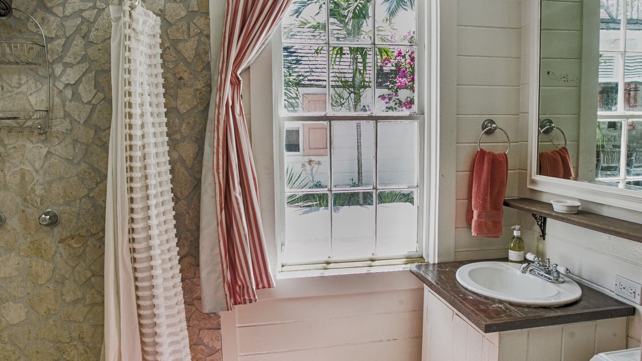 Photo of Bathroom in Dunmore Town