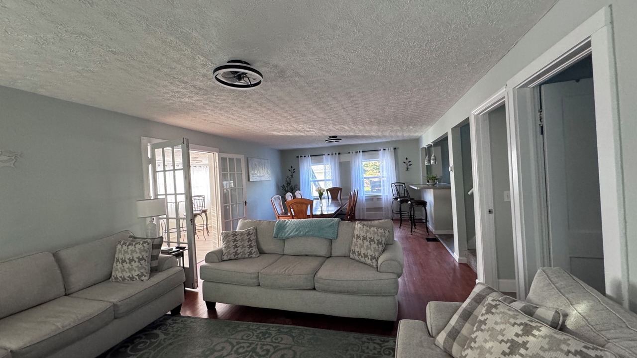 Photo of Livingroom in Livonia