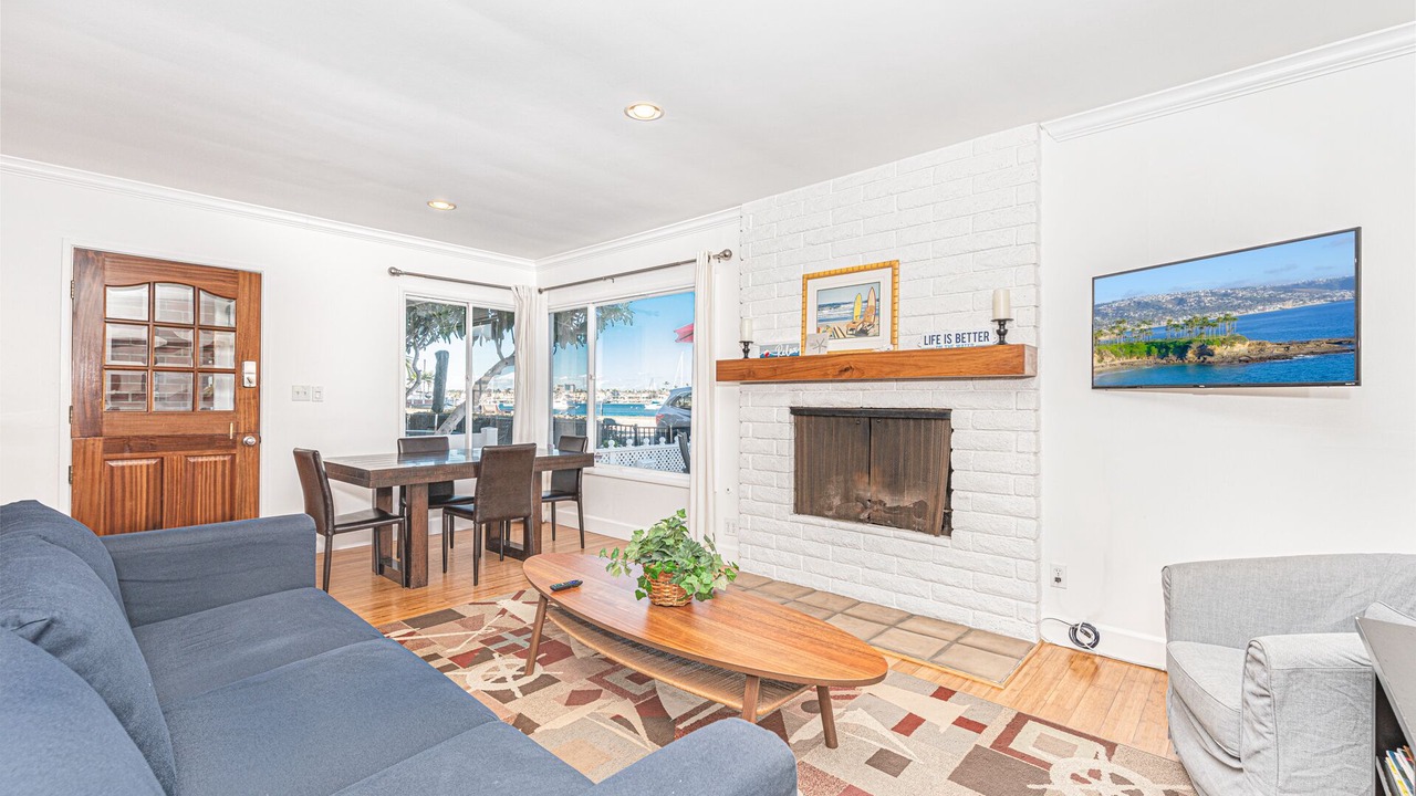 Photo of Livingroom in Balboa Peninsula