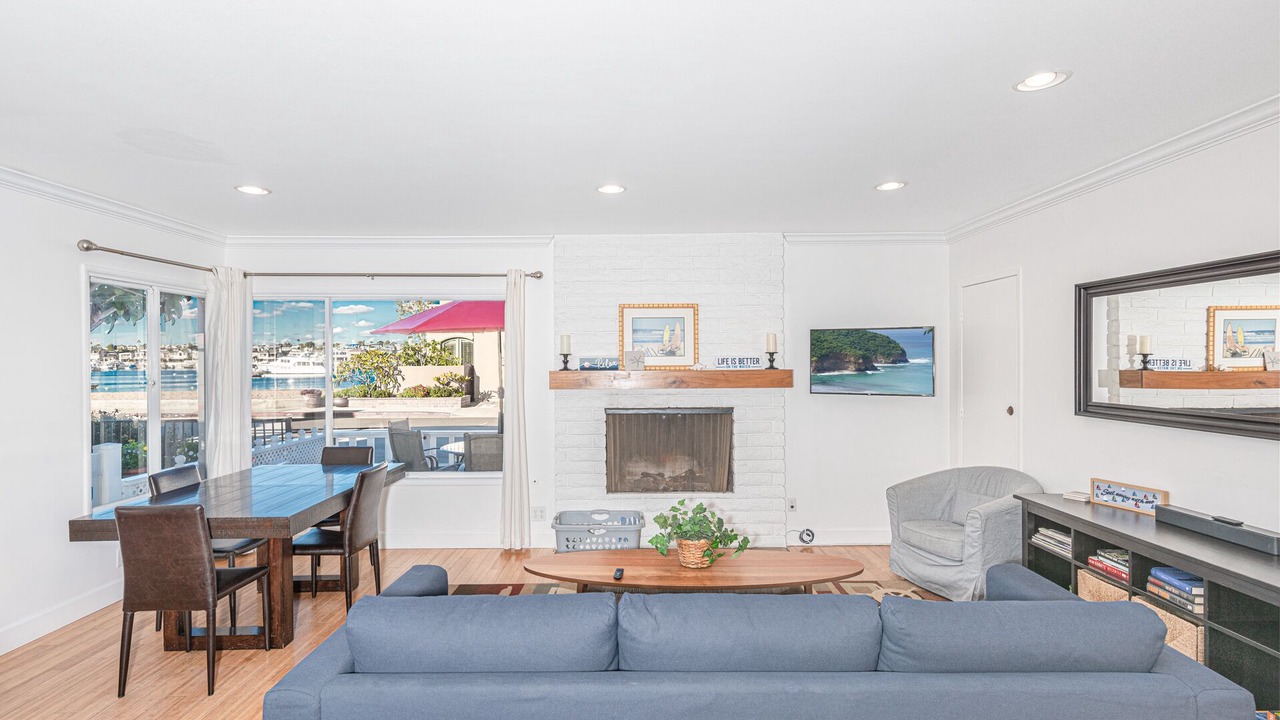 Photo of Livingroom in Balboa Peninsula