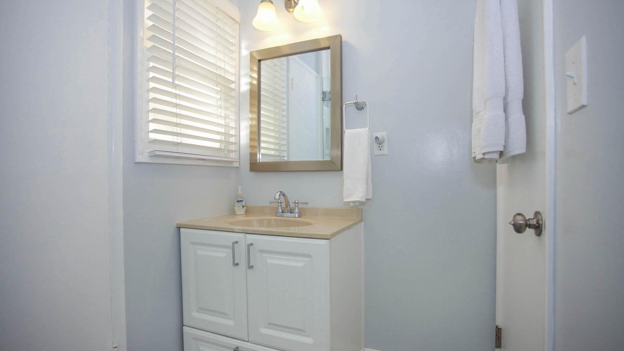 Photo of Bathroom in Balboa Peninsula