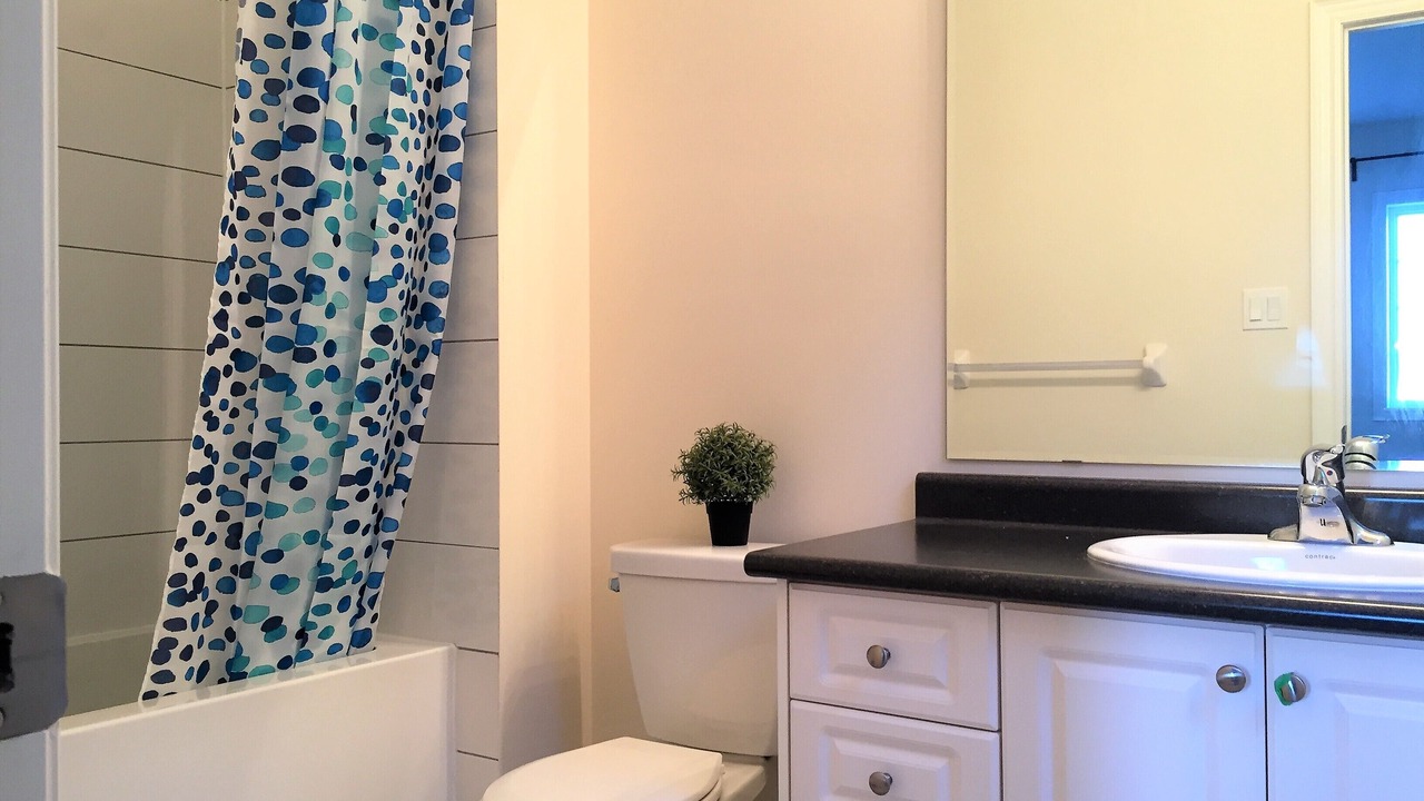 Photo of Bathroom in Erin Mills