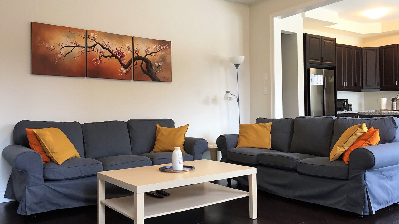 Photo of Livingroom in Erin Mills