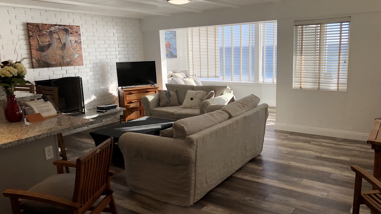 Photo of Livingroom in Central Malibu