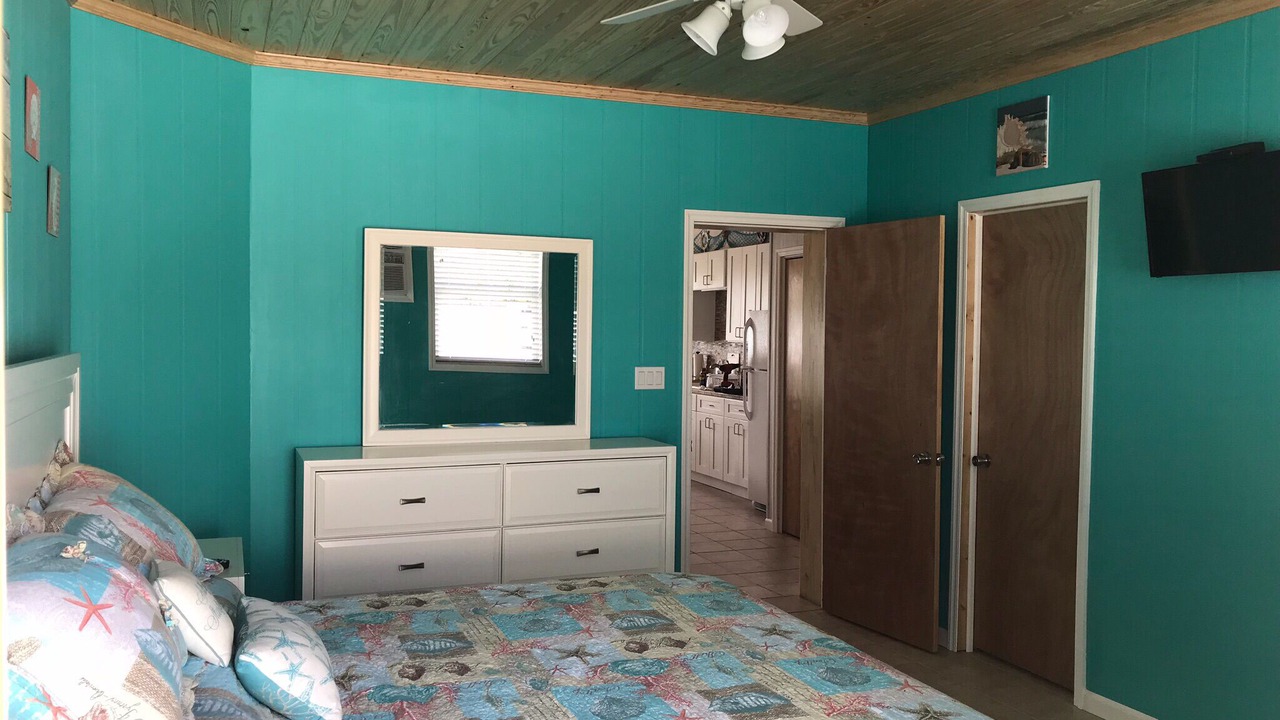 Photo of Bedroom in Spanish Wells