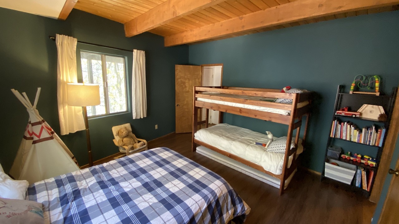 Photo of Bedroom in Green Valley Lake