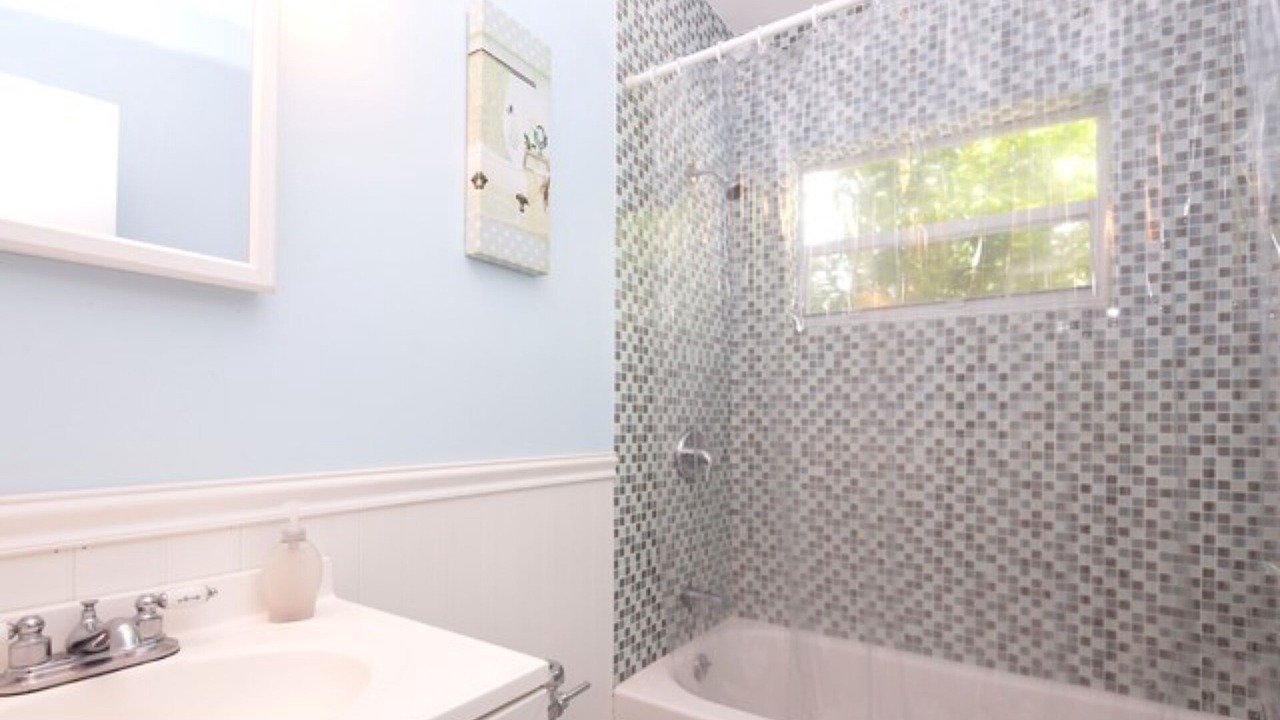 Photo of Bathroom in West Avenue