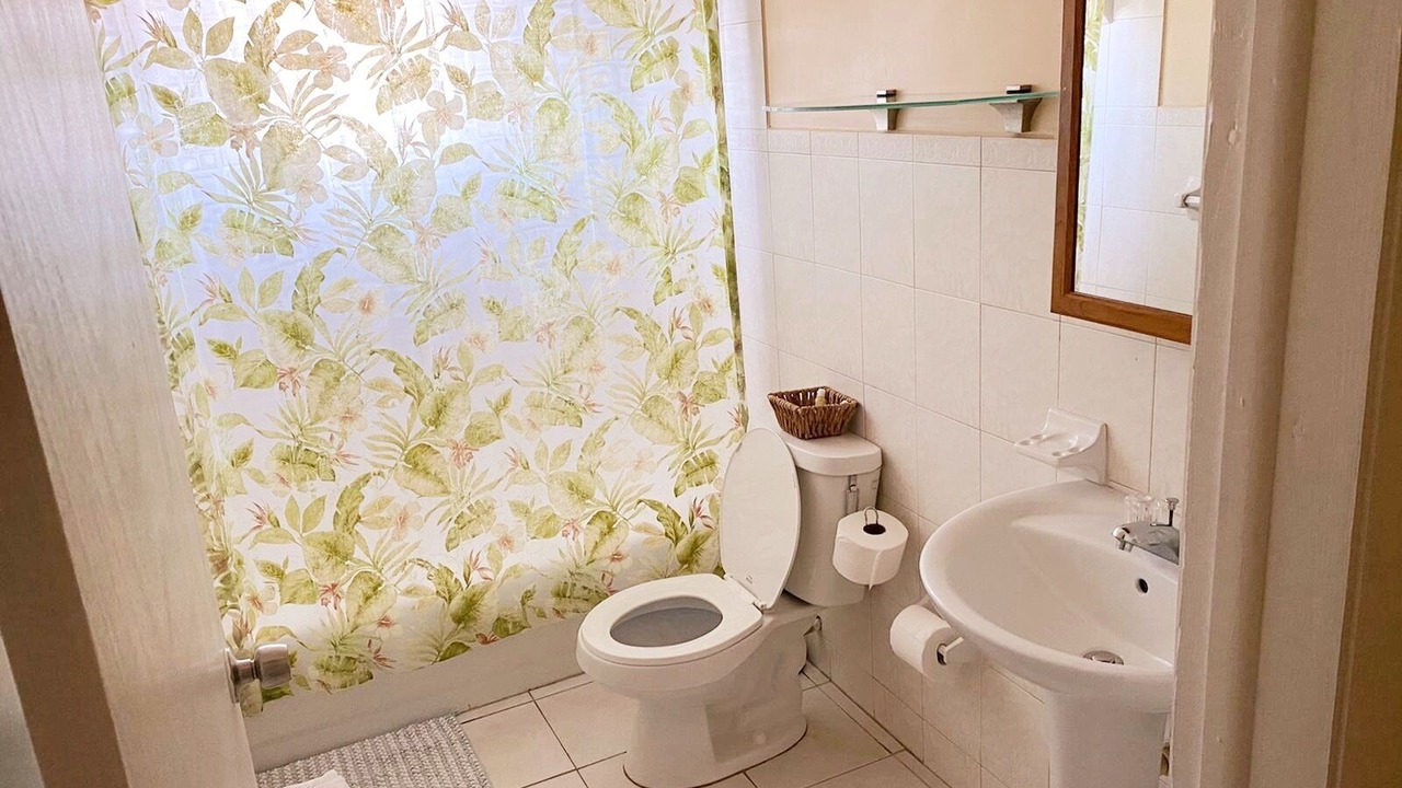 Photo of Bathroom in Staniel Cay