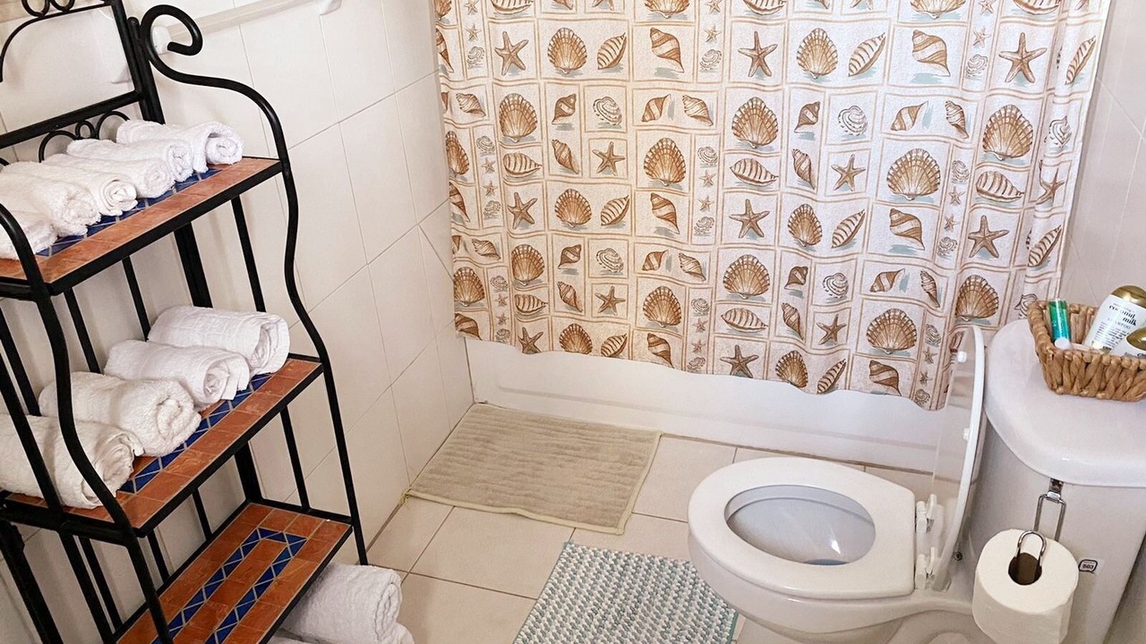 Photo of Bathroom in Staniel Cay