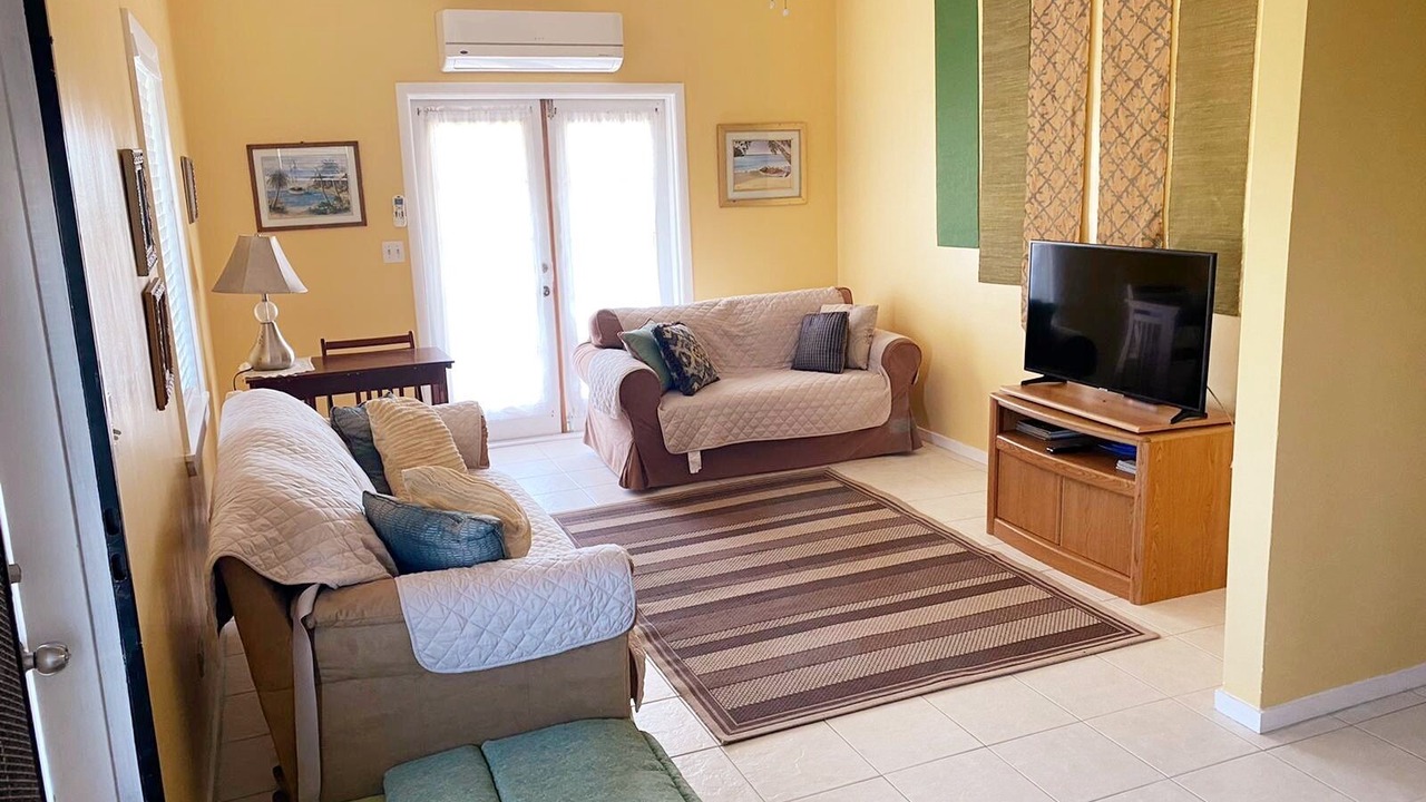 Photo of Livingroom in Staniel Cay