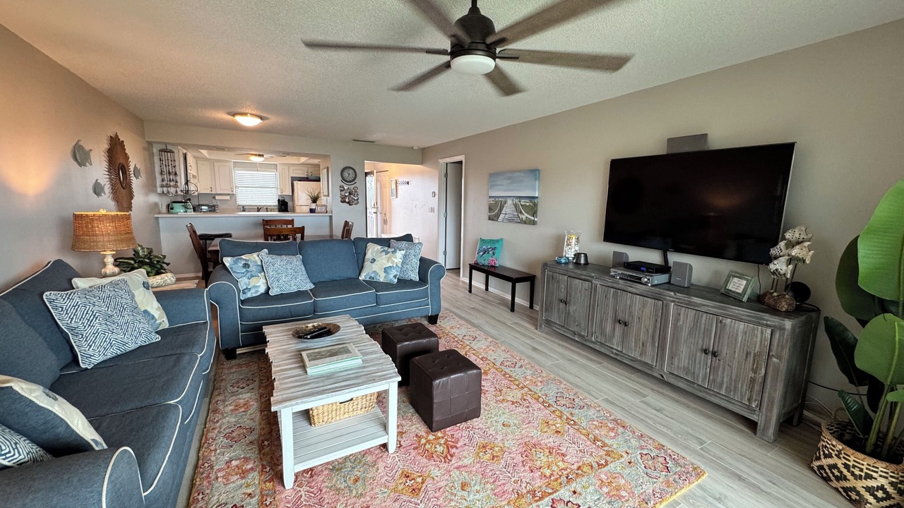 Photo of Livingroom in Breakers