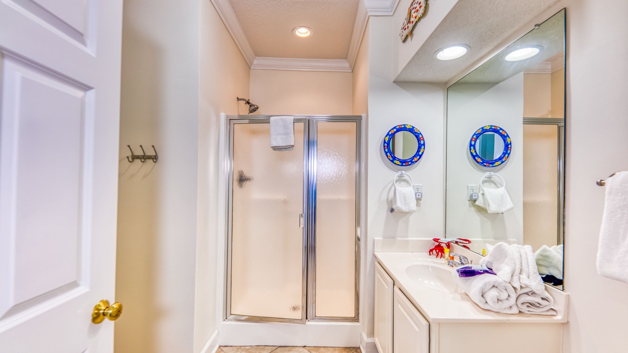 Photo of Bathroom in Orange Beach East
