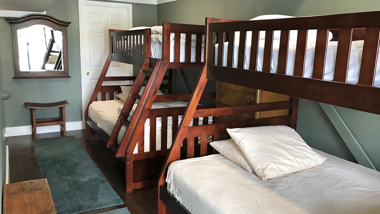 Photo of Bedroom in Groveland