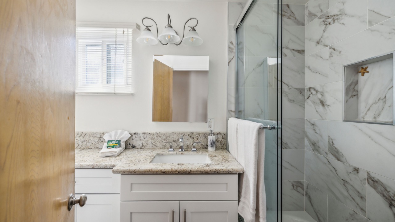 Photo of Bathroom in Balboa Peninsula