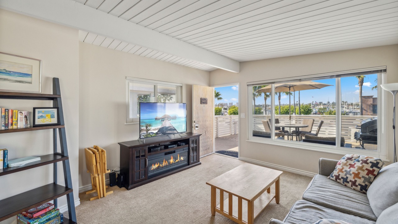 Photo of Livingroom in Balboa Peninsula