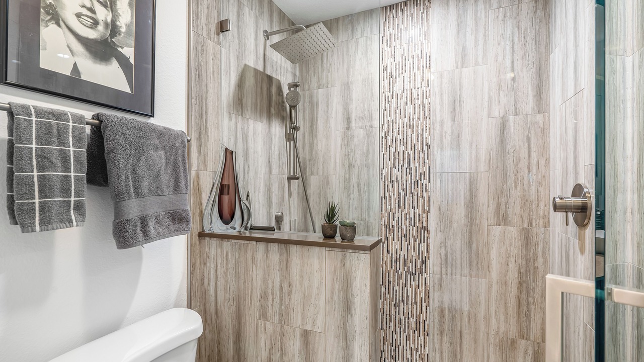 Photo of Bathroom in Canyon Corridor