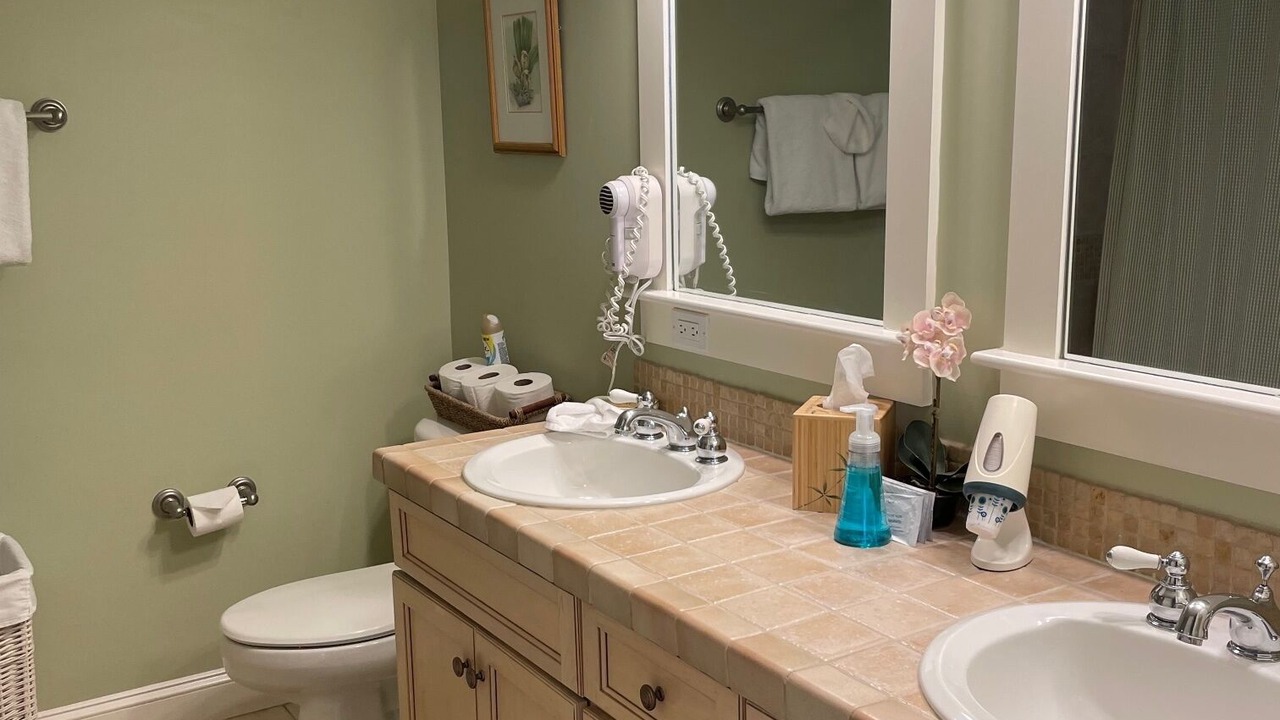 Photo of Bathroom in Baytowne Wharf