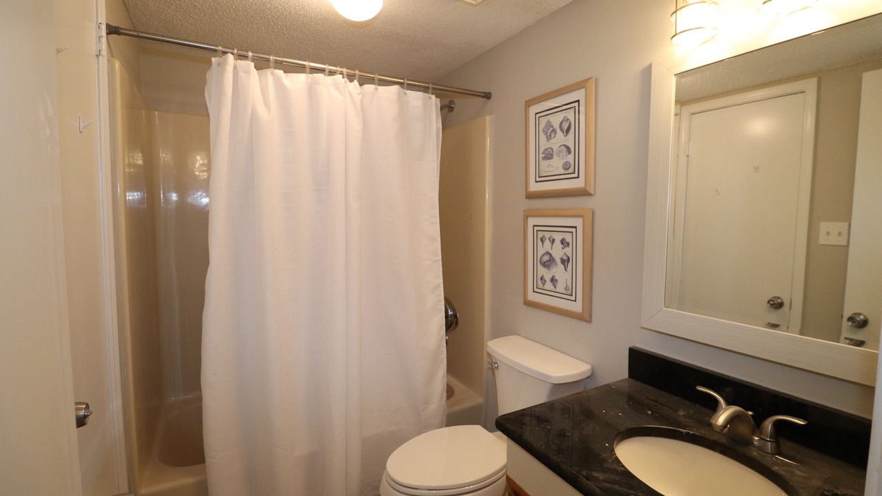 Photo of Bathroom in Orange Beach East
