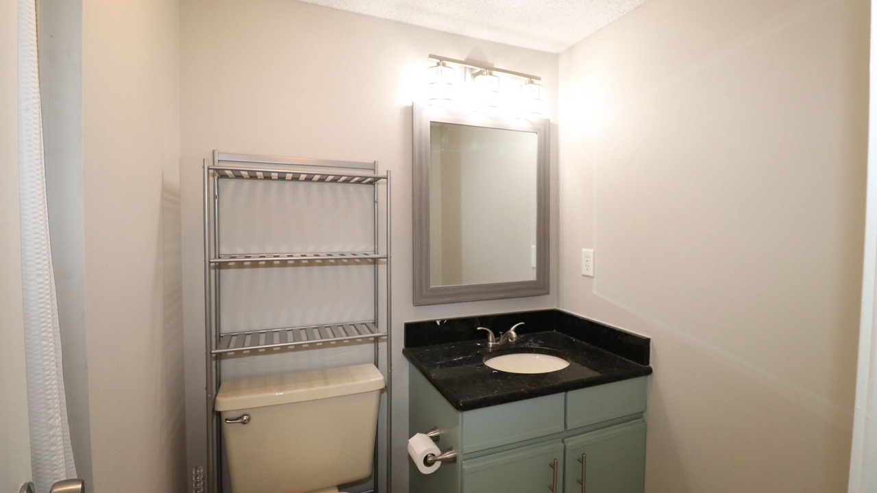 Photo of Bathroom in Orange Beach East