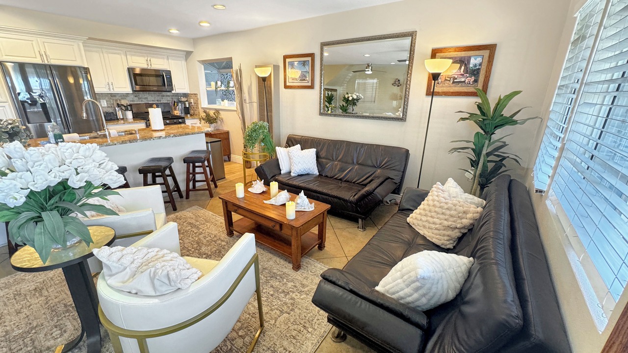 Photo of Livingroom in Balboa Peninsula