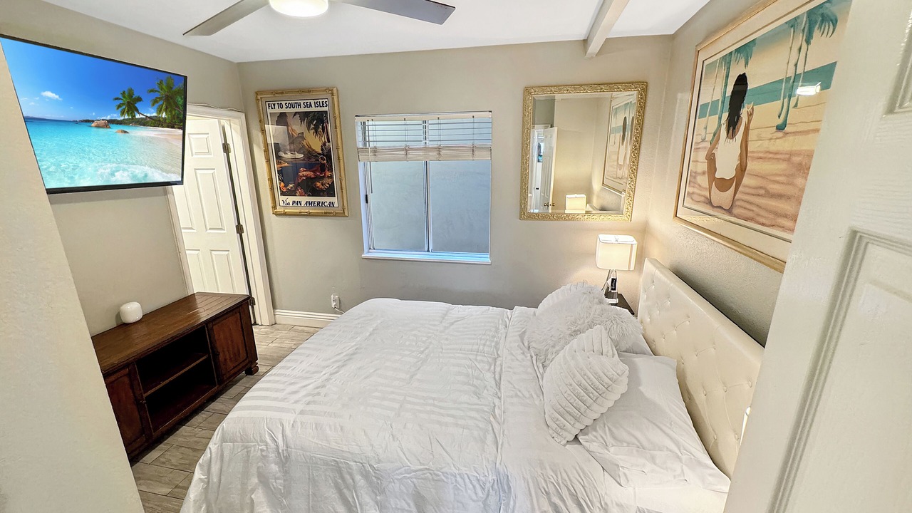 Photo of Bedroom in Balboa Peninsula