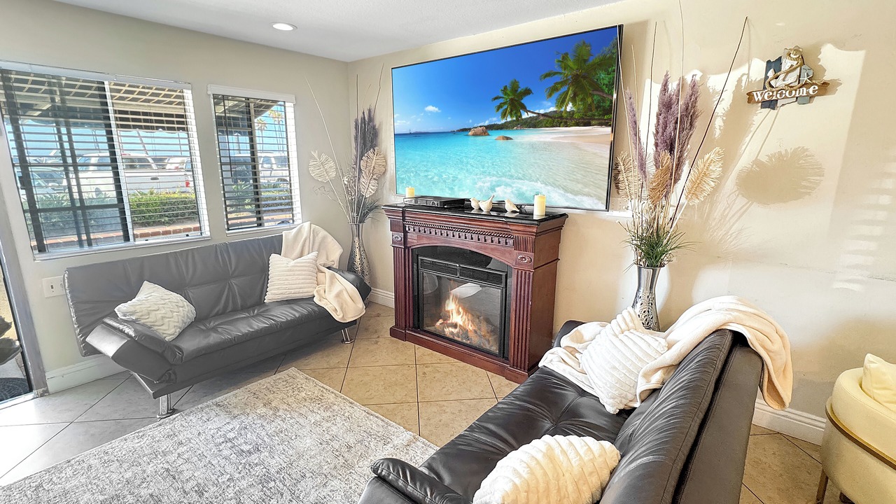 Photo of Livingroom in Balboa Peninsula