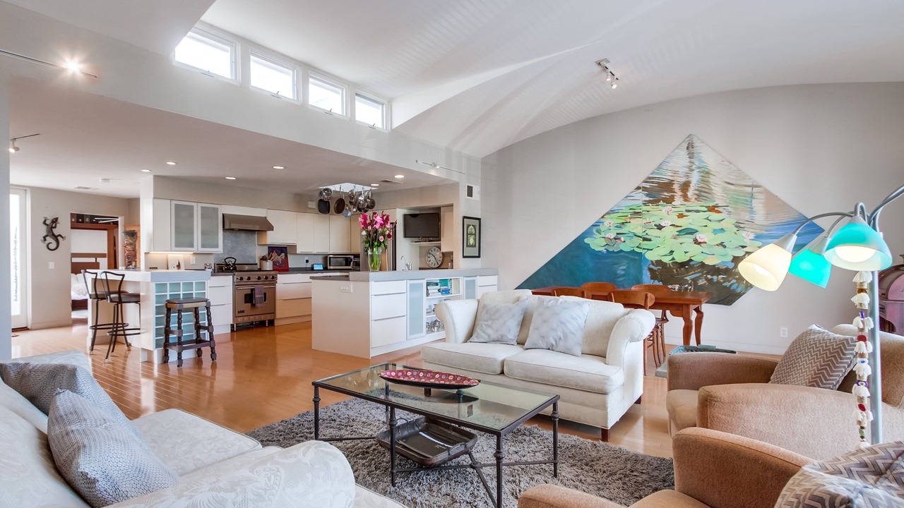 Photo of Livingroom in Village of La Jolla