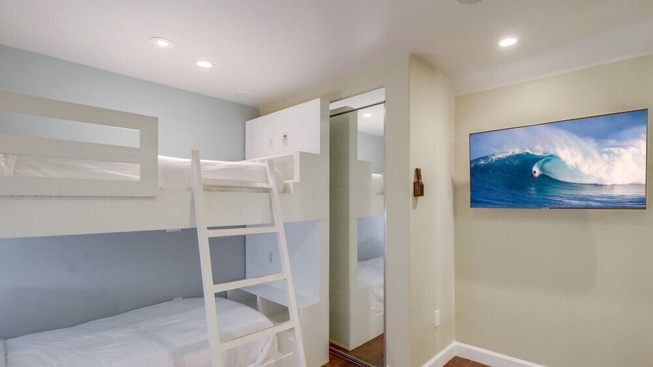 Photo of Bedroom in Mission Beach