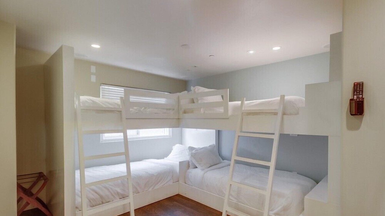 Photo of Bedroom in Mission Beach