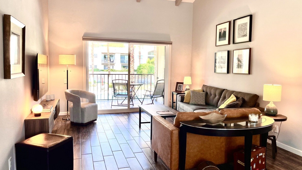 Photo of Livingroom in Canyon Corridor